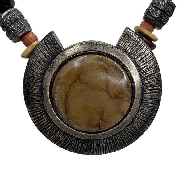 Chicos 12” Dual Round Shell with String of Chip Shell Genuine Chocker Necklace - Picture 2 of 10